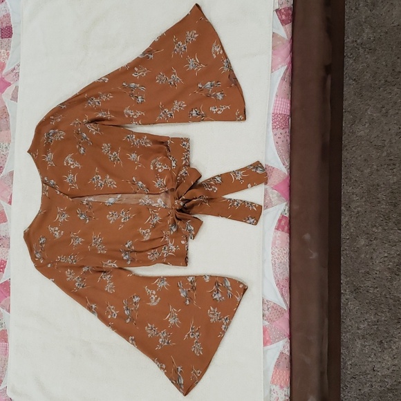 Women's Top - Picture 2 of 2